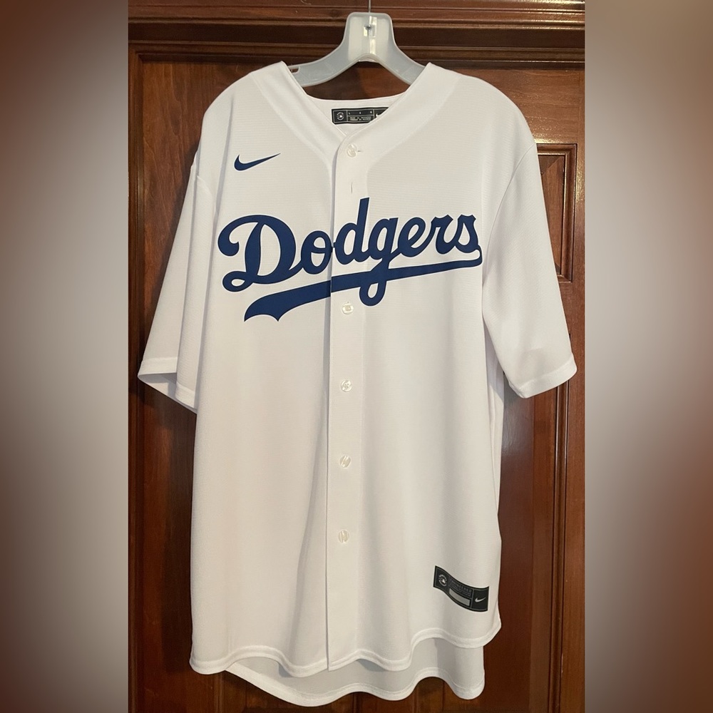 NEVER WORN BRAND NEW Mookie Betts LA Dodgers Baseball Jersey. Size Large.